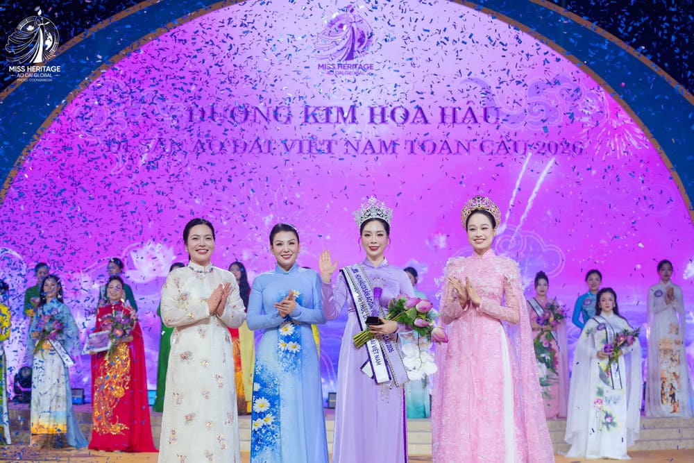 NTK Cao Thu Vân - Trưởng BTC, Ths Đàm Hương Thủy - nhà sáng lập cuộc thi và Hoa hậu Biển đảo 2026 - Nguyễn Thị Mỹ Linh. Ảnh: Tống Quốc Bằng