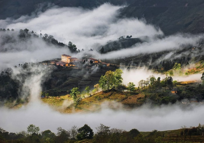 Les prévisions météorologiques pour la région du Nord-Ouest aujourd'hui aident les touristes à consulter des informations avant d'explorer et de vivre des activités de plein air. Photo: Nguyễn Tuấn Khoa