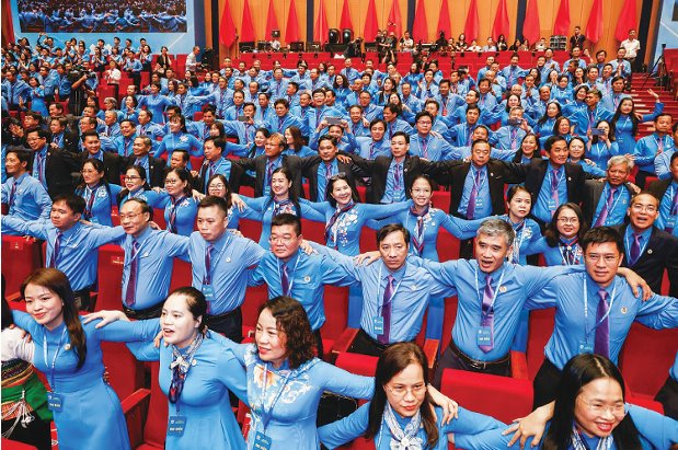 The waves of green Trade Union shirts at the 14th Vietnam Trade Union Congress show the spirit of solidarity and connecting strength for workers. Photo: HUU CHANH