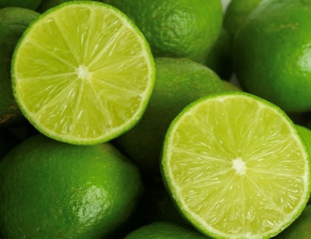 Lemon water is a familiar summer cooling drink. Photo: Kieu Vu