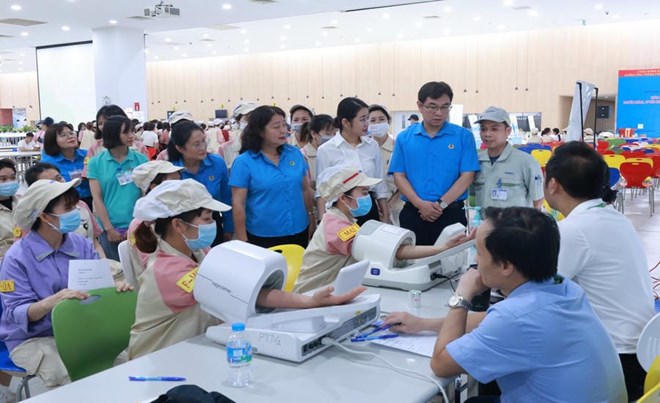 Khám sức khỏe cho người lao động trong Tháng công nhân 2026. Ảnh: Ngọc Ánh