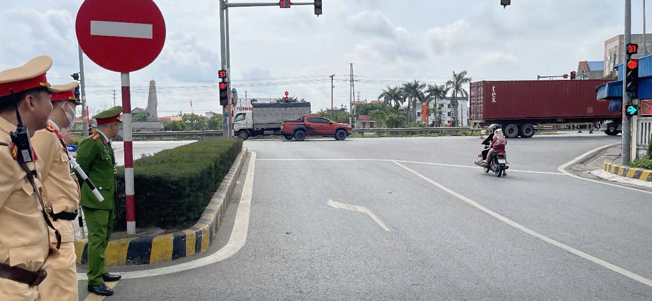 Ninh Binh traffic police strengthen cold fines in recent times. Photo: Ninh Binh Traffic Police