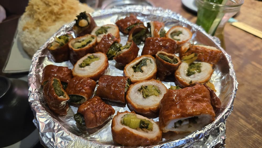 Las amas de casa pueden consultar cómo hacer un plato inusual de pulpa de cola con cebolla a la parrilla para ayudar a cambiar el sabor de las comidas familiares. Foto: Tuan Dat