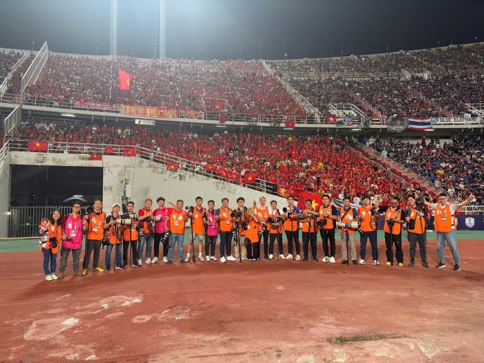 Các phóng viên Việt Nam tác nghiệp trận đấu tại chung kết lượt về ASEAN Cup 2026. Ảnh: Hồ Hải Hoàng