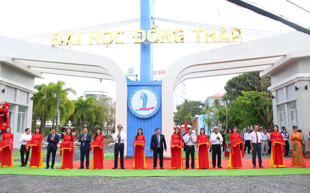 Trường Đại học Đồng Tháp trong ngày khánh thành nhiều hạng mục quan trọng. Ảnh: Thanh Mai