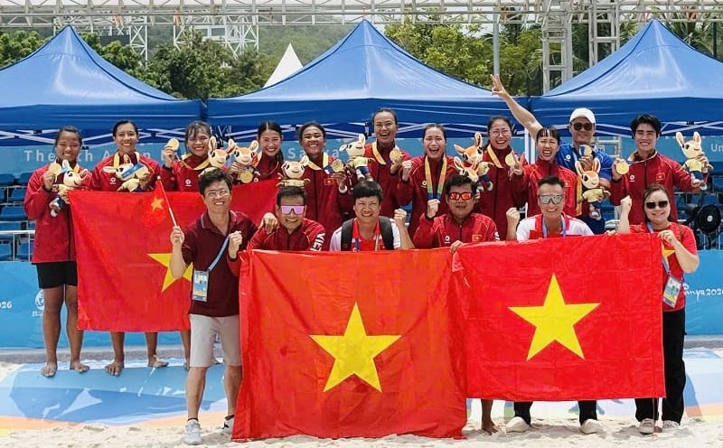 The Vietnamese beach handball team continues to compete in the 2026 world tournament after the 2026 Asian Beach Games. Photo: Hoai Viet
