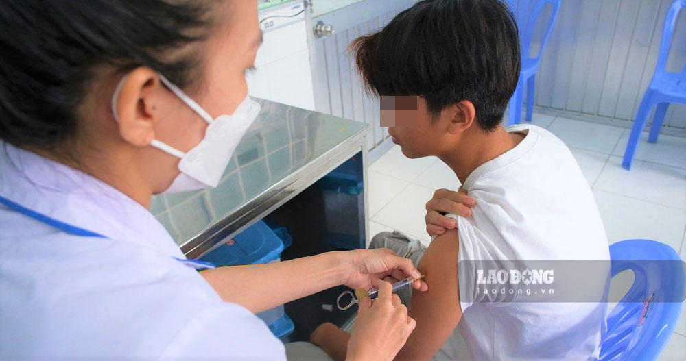 Tiêm ngừa bệnh dại cho người dân tại Cần Thơ. Ảnh: Phong Linh
