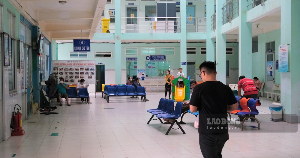 CDC Cần Thơ đảm bảo cung ứng vaccine ngừa dại cho người dân. Ảnh: Phong Linh