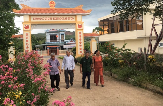 Spacious road when implementing new rural construction in Cam Lo, Quang Tri province. Photo: Hung Tho