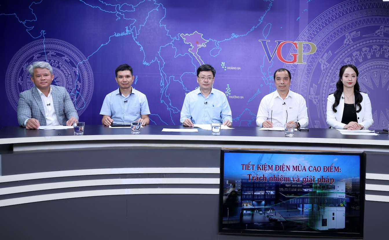 Tọa đàm với chủ đề “Tiết kiệm điện mùa cao điểm: Trách nhiệm và giải pháp” đã đưa ra một số giải pháp nhằm tiết kiệm năng lượng. Ảnh: VGP/Đức Tuân