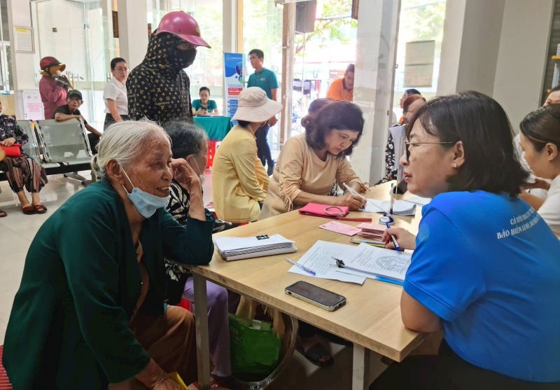 Xác minh người nhận lương hưu, BHXH Đà Nẵng khẳng định không gây ảnh hưởng quyền lợi người dân. Ảnh: Nguyễn Hoàng