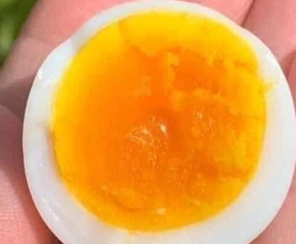 Peach heart eggs are nutritious but not everyone who eats them is healthy. Photo: Kieu Vu