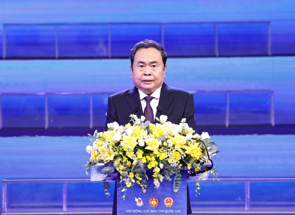 Ủy viên Bộ Chính trị, Chủ tịch Quốc hội Trần Thanh Mẫn phát biểu tại lễ trao giải. Ảnh: Mai Hương