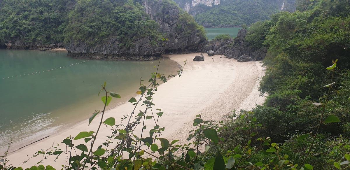 Bãi biển Trinh nữ. Ảnh: Nguyễn Hùng