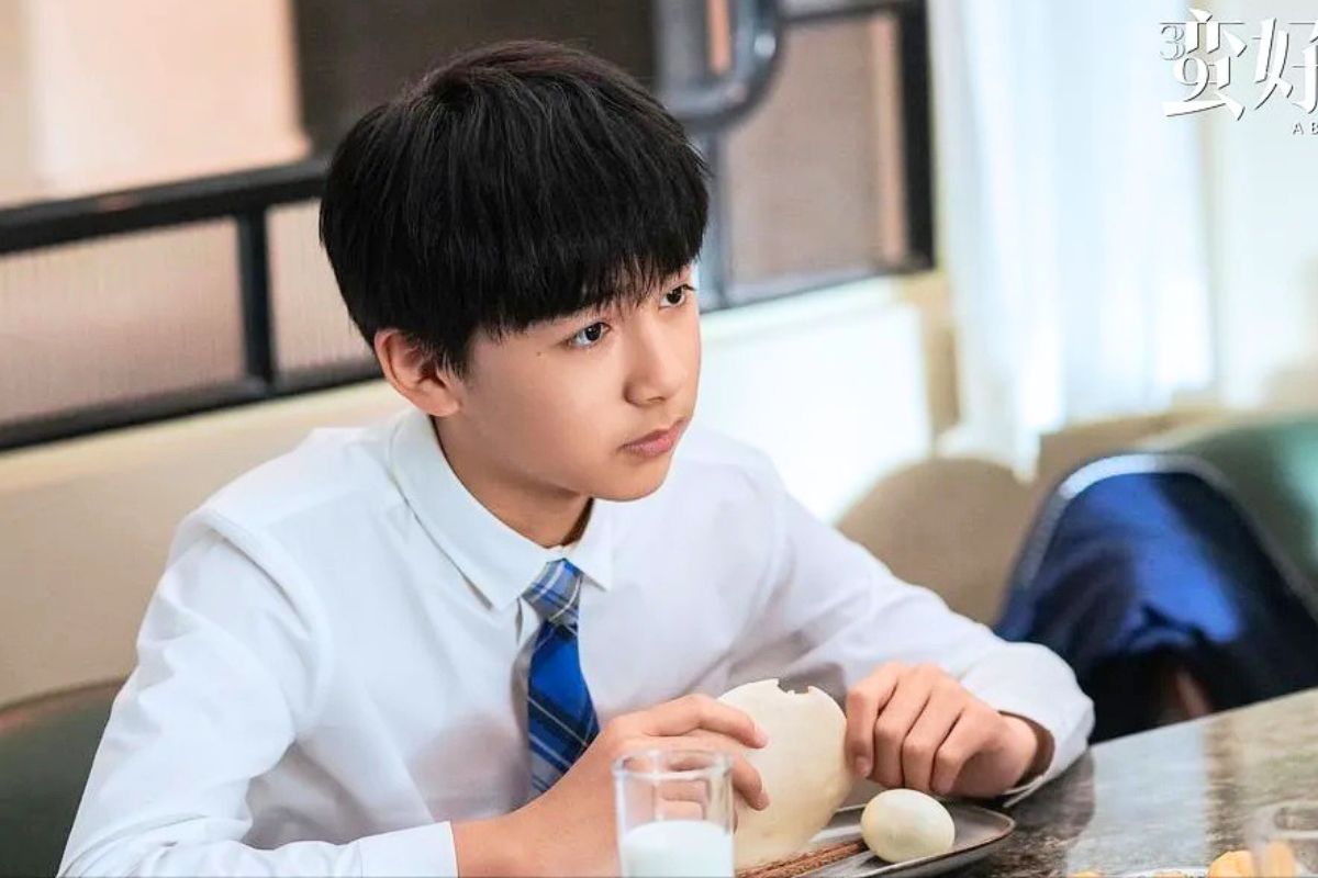 16-year-old actor Tu Uy La. Photo: VieON