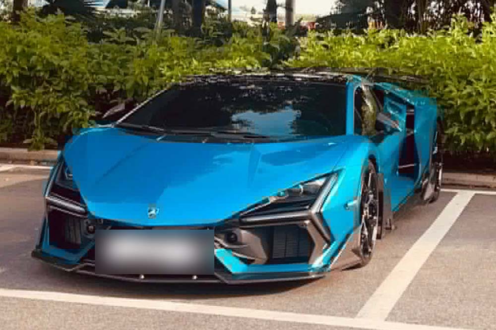 A rare blue Lamborghini Revuelto has just been spotted on the streets of Ho Chi Minh City. Photo: Check In Supercars