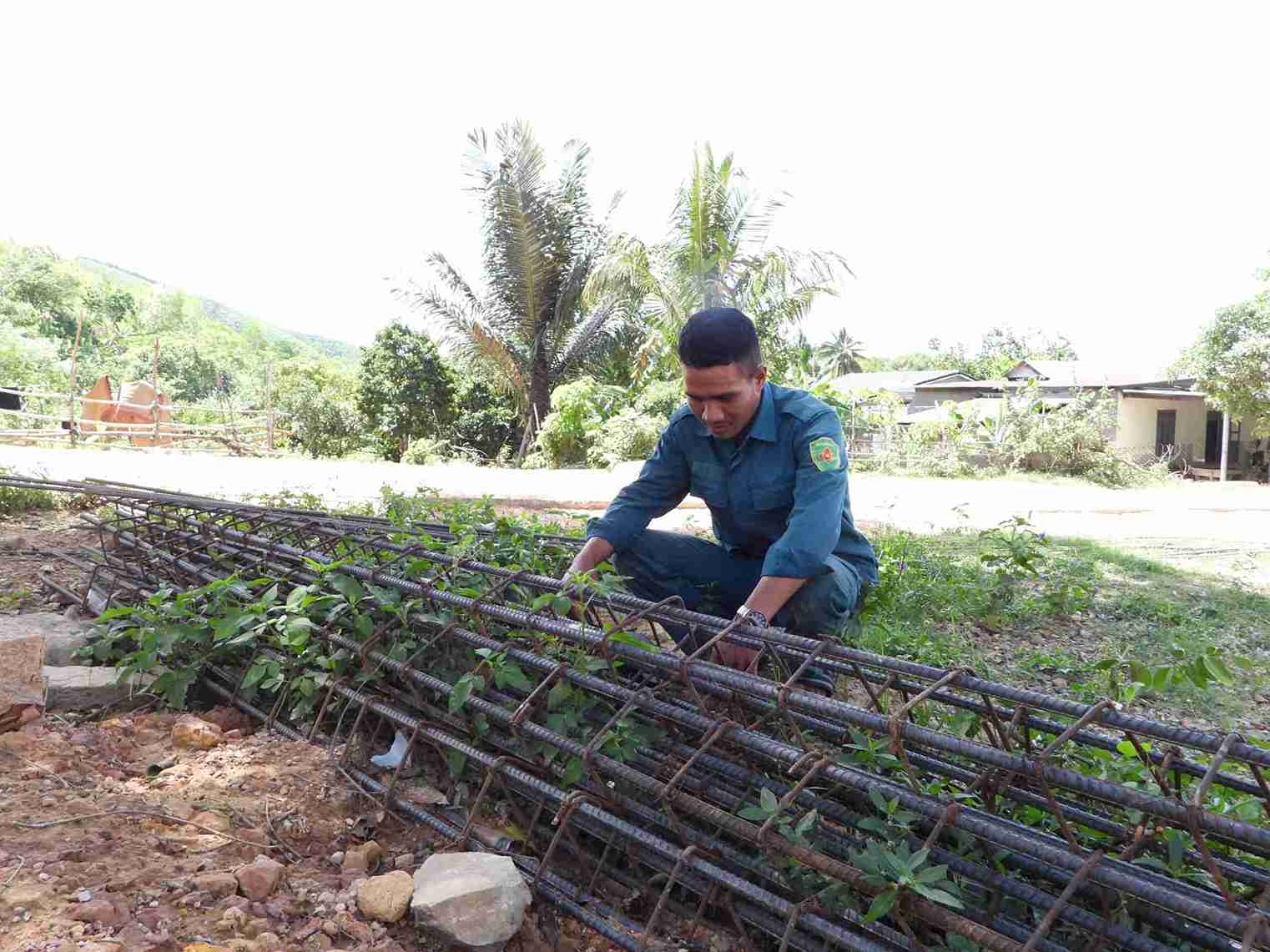 Thanh niên trong độ tuổi lao động ở xã vẫn mong muốn có nghề nghiệp ổn định. Ảnh: Bảo Lâm