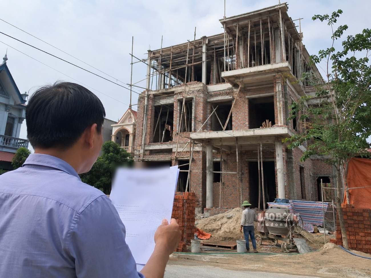 New regulations on the authority to issue construction permits. Photo: Nhu Ha