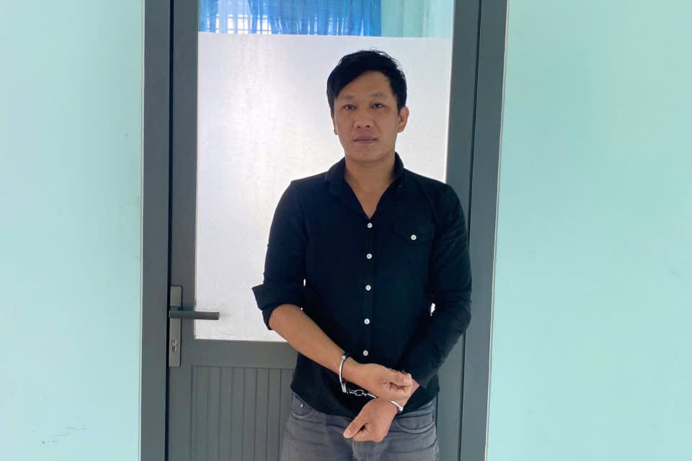 Đối tượng Đinh Văn Bình bị công an bắt giữ. Ảnh: Công an
