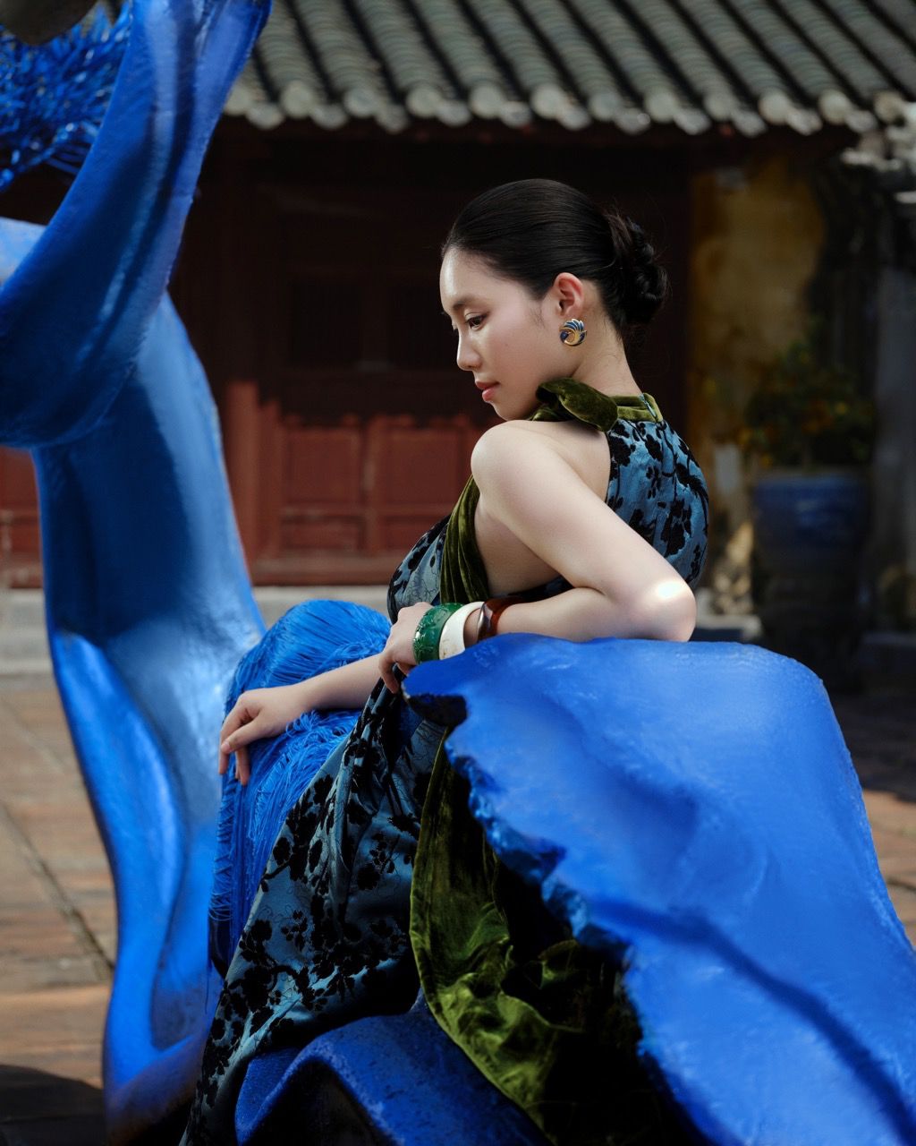 Nữ chính Châu Anh.