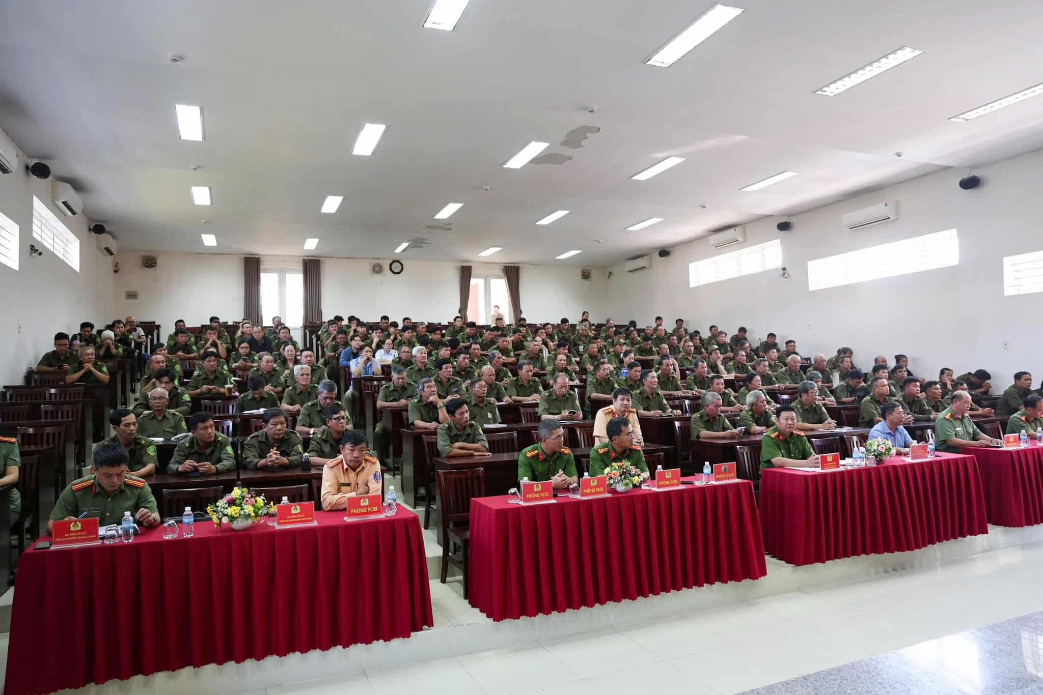 The locality organizes professional training for 182 trainees who are grassroots security and order protection forces. Photo: Police provided