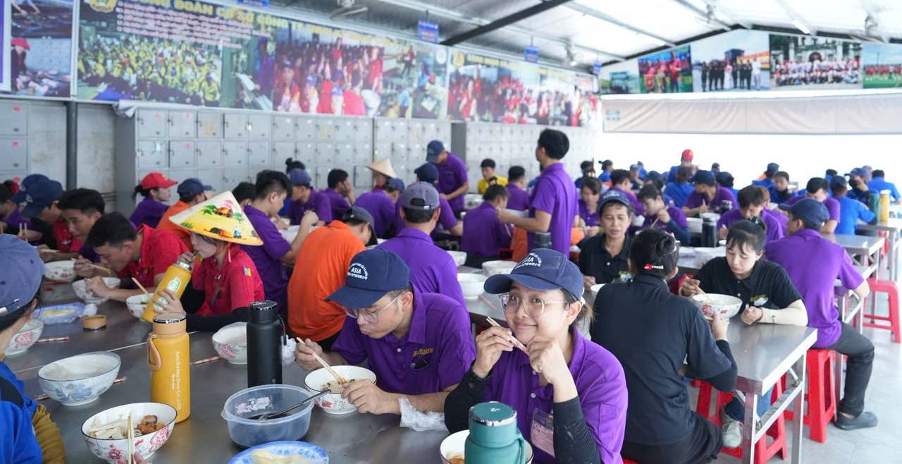 Trade Union meal for more than 1,000 workers and laborers. Photo: Grassroots Trade Union provided