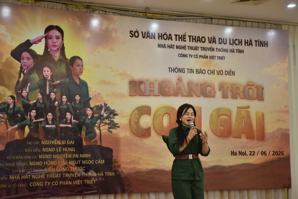 The play "Khoang troi con gai" will premiere in Hanoi and some northern provinces in July 2026. Photo: Organizing Committee