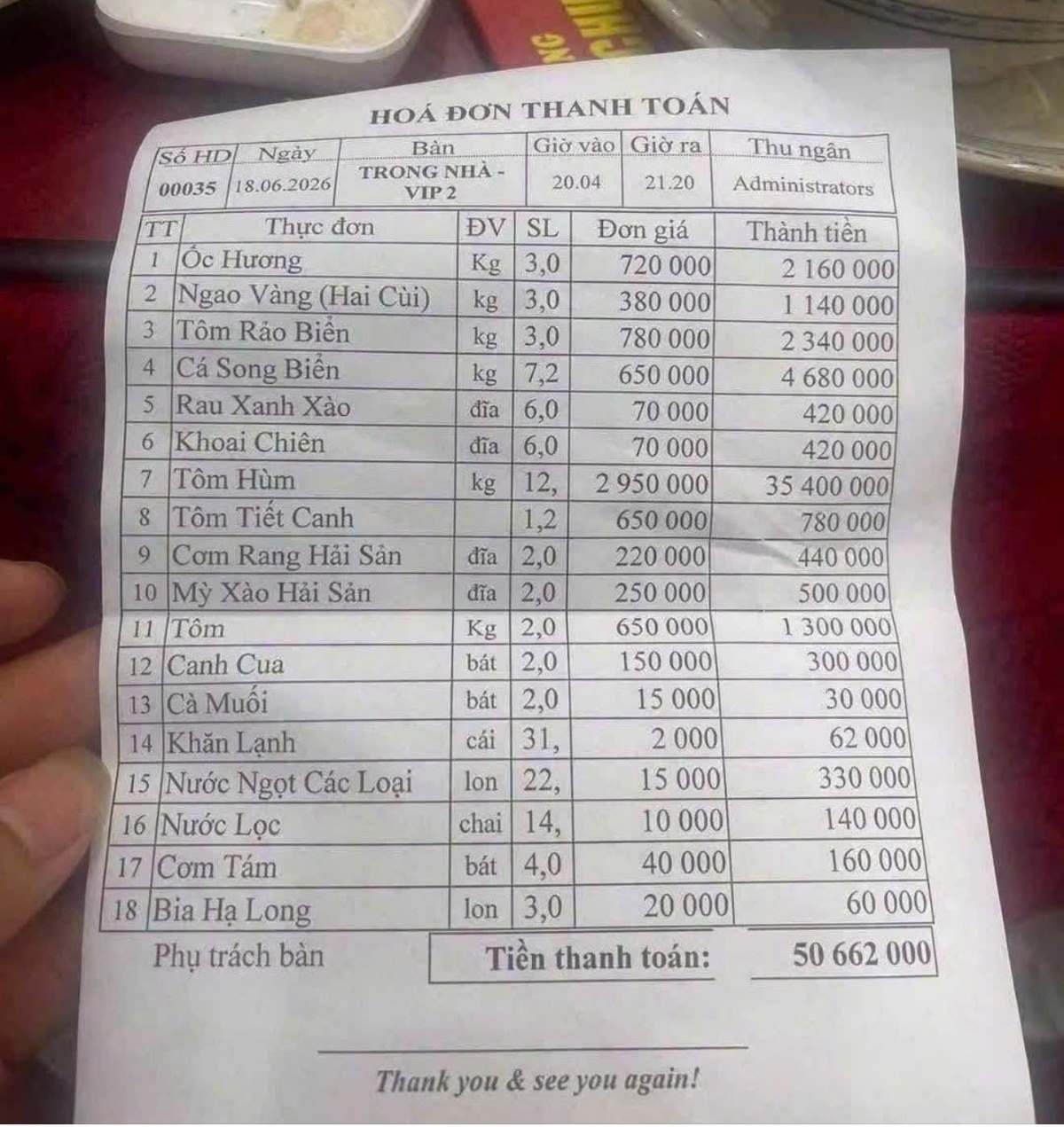 The meal bill of more than 50 million VND was posted by tourists on social networks.