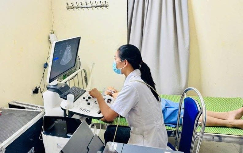 Obstetrics specialist examination for female workers in Thanh Hoa. Photo: Thanh Hoa Trade Union