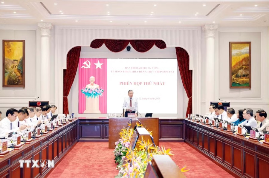 Ban Chỉ đạo yêu cầu phải coi việc cắt giảm, đơn giản hóa thủ tục hành chính, điều kiện đầu tư kinh doanh bất hợp lý là nhiệm vụ thường xuyên, liên tục. Ảnh: TTXVN