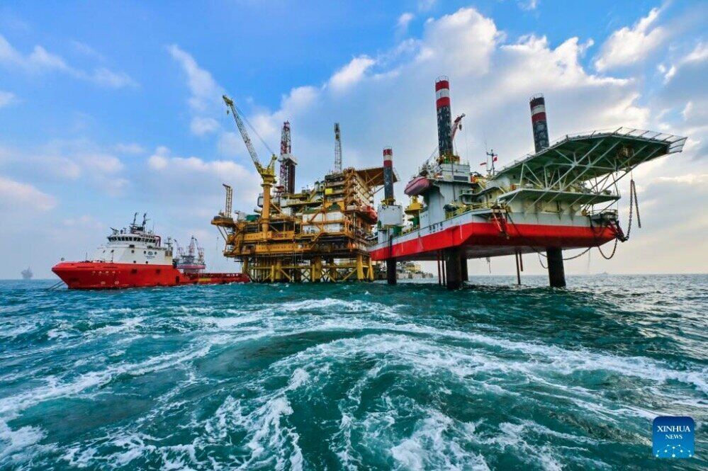 World crude oil prices reacted strongly to positive signals from the US-Iran talks in Switzerland. Photo: Xinhua