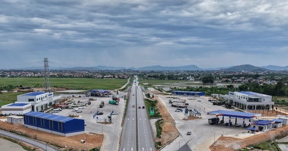 The first expressway rest stop through Thanh Hoa province was inaugurated and put into operation. Photo: Luong Nguyen