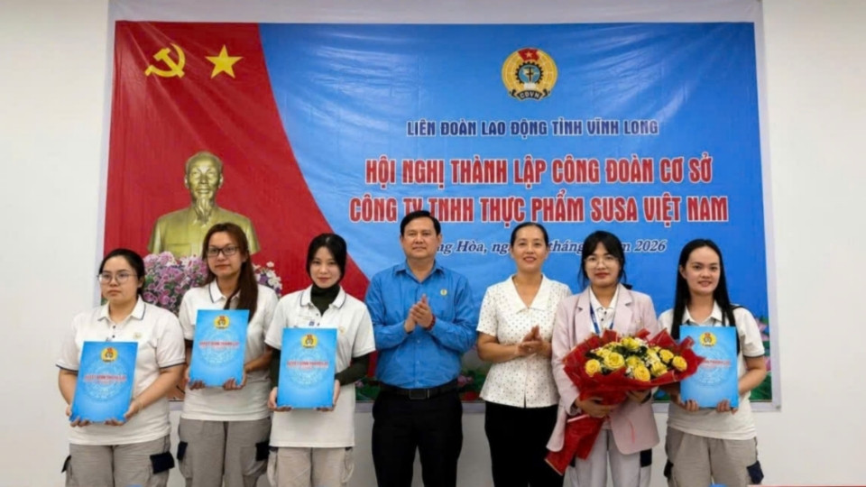 Trade unions at all levels in Vinh Long promoted the development of union members, establishing 6 new grassroots trade unions in the past week. Photo: Vinh Long Provincial Labor Federation.