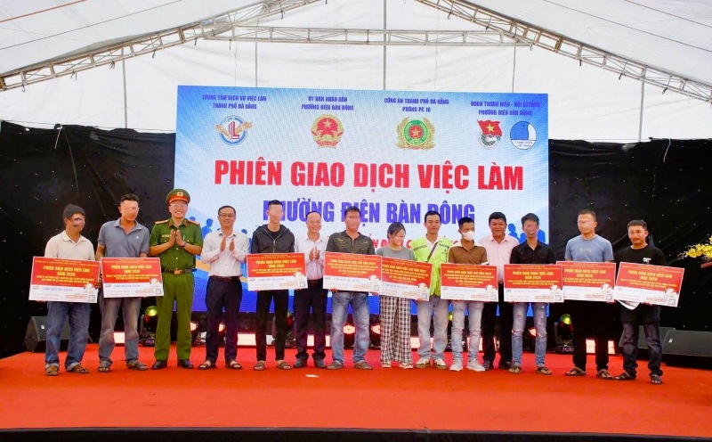 Đà Nẵng mở phiên việc làm, trao cơ hội làm lại cuộc đời cho người hoàn lương. Ảnh: CACC