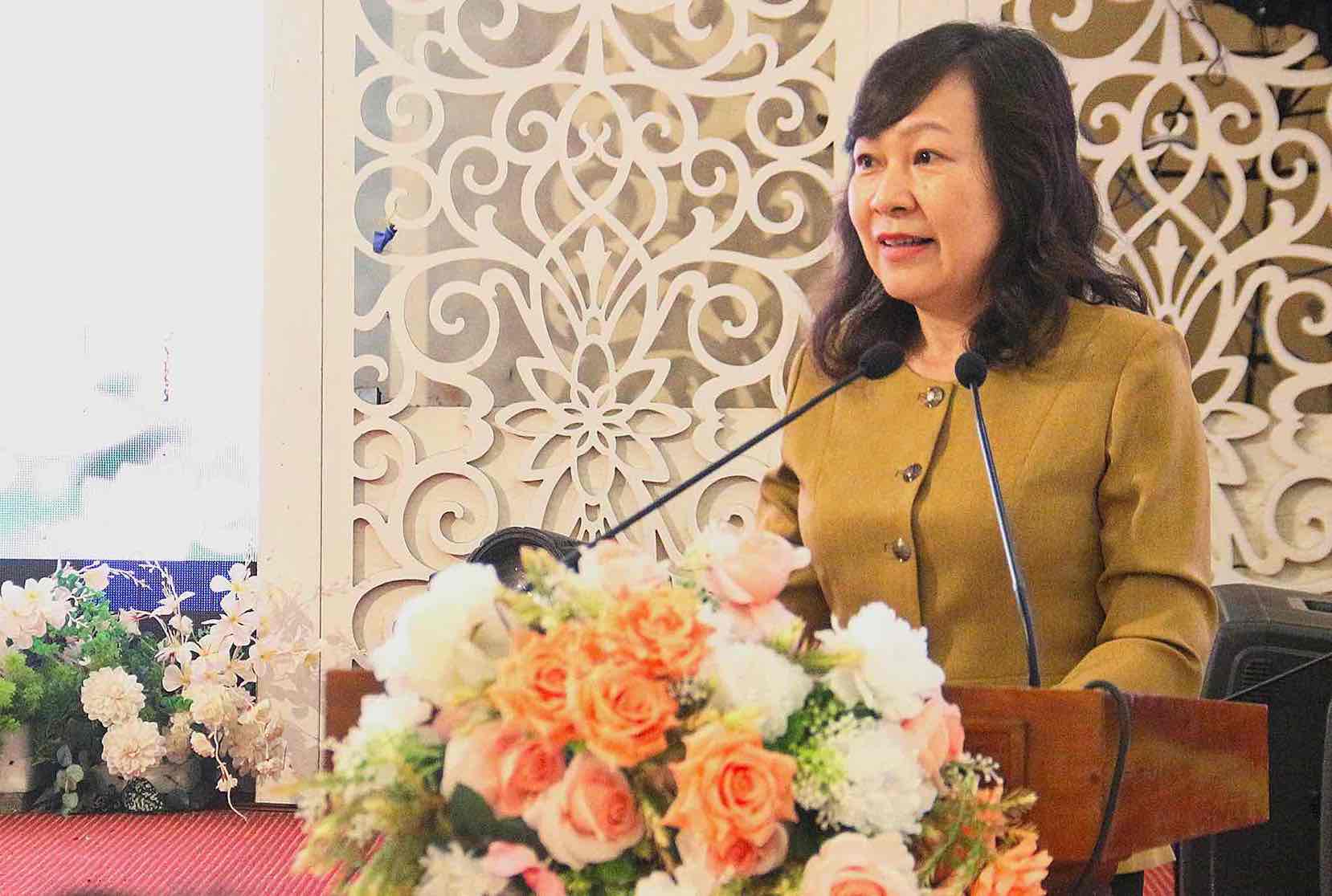 Bà Huỳnh Thị Hằng, Phó Bí thư Thành ủy, Chủ tịch Ủy ban MTTQ Việt Nam thành phố Đồng Nai phát biểu tại hội nghị. Ảnh: HAC
