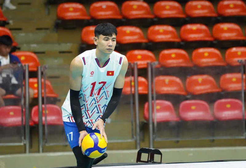 The Vietnamese men's volleyball team has dropped to 62nd in the world. Photo: VFV