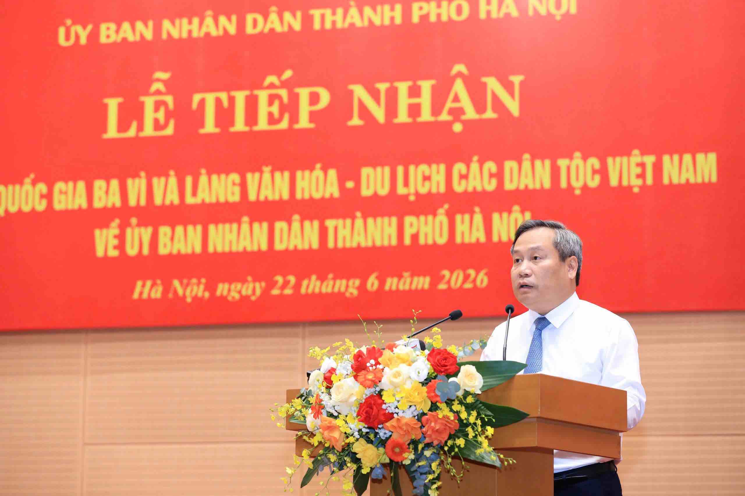 Chủ tịch UBND TP Vũ Đại Thắng phát biểu tại lễ tiếp nhận. Ảnh: Đình Hiệp
