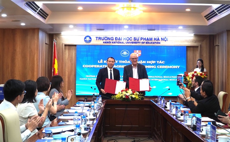 Hanoi University of Education signed a Cooperation Agreement (MOU) with Cambridge International Education Organization. Photo: Tuong Van