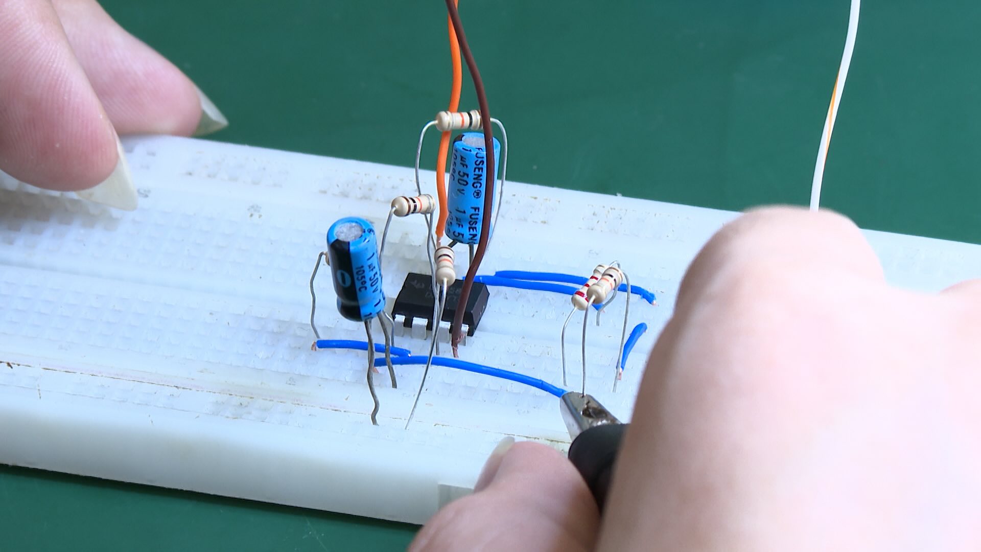 Amplias oportunidades profesionales abren la industria de la electrónica industrial