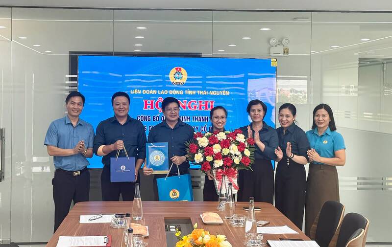 Thành lập CĐCS Chi nhánh Công ty CP Công nghệ Viễn thông Sài Gòn tại tỉnh Thái Nguyên. Ảnh: Công đoàn Thái Nguyên