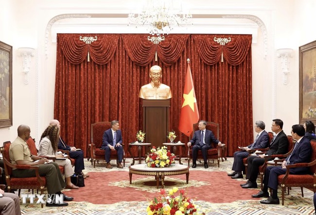 General Secretary and President To Lam receives Acting Minister of the Navy My Hung Cao. Photo: VNA