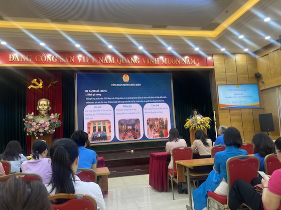 Hoan Kiem Ward Trade Union organizes a summary of Workers' Month on the morning of June 23. Photo: Kieu Vu