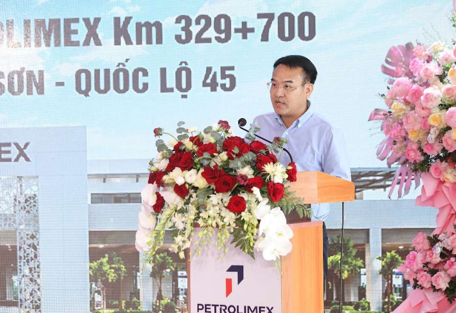 Ông Nguyễn Thanh Hoài – Phó Cục trưởng Cục Đường bộ Việt Nam phát biểu tại lễ khánh thành Cặp trạm dừng nghỉ Petrolimex Thanh Hóa. Ảnh: Petrolimex
