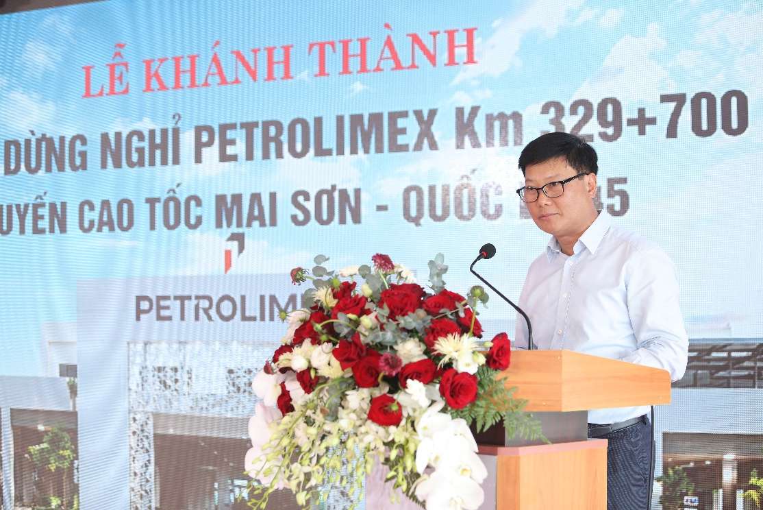 Ông Lưu Văn Tuyển – Thành viên HĐQT, Tổng Giám đốc Petrolimex phát biểu tại lễ khánh thành Cặp trạm dừng nghỉ Petrolimex Thanh Hóa. Ảnh: Petrolimex