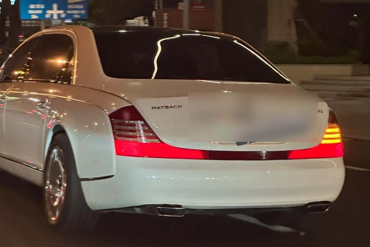 Maybach 62S is one of the rare super luxury sedans still appearing in Vietnam. Photo: Car Spotting Vietnam