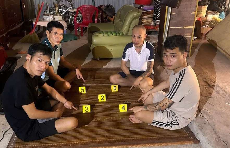 Subjects in the case of organizing the illegal use of drugs were discovered and arrested by the police force at the scene. Photo: Hung Yen Provincial Police