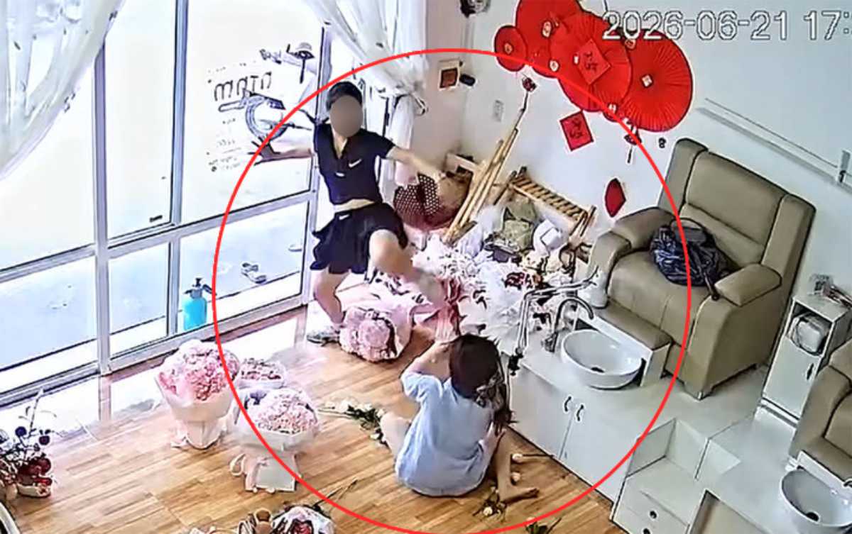 Sự việc xảy ra tại một cửa hàng làm đẹp ở xã Phụ Dực, tỉnh Hưng Yên. Ảnh: Cắt từ clip