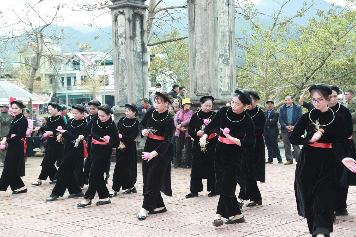 Lễ hội Đình Lục Nà, xã Lục Hồn, tỉnh Quảng Ninh. Ảnh: La Lành