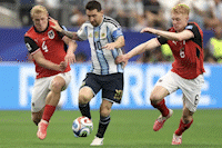 Watch again Messi's goal to complete a double against the Austrian national team