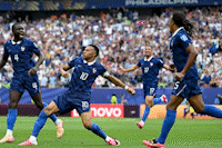Mbappé tire un canon, ouvrant le score pour l'équipe de France contre l'Irak